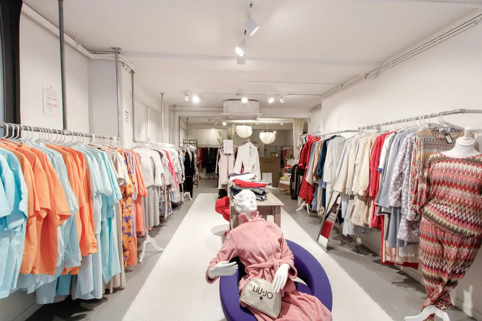 Handelspand te Lippenslaan 255 te huur met kleine overname foto 2