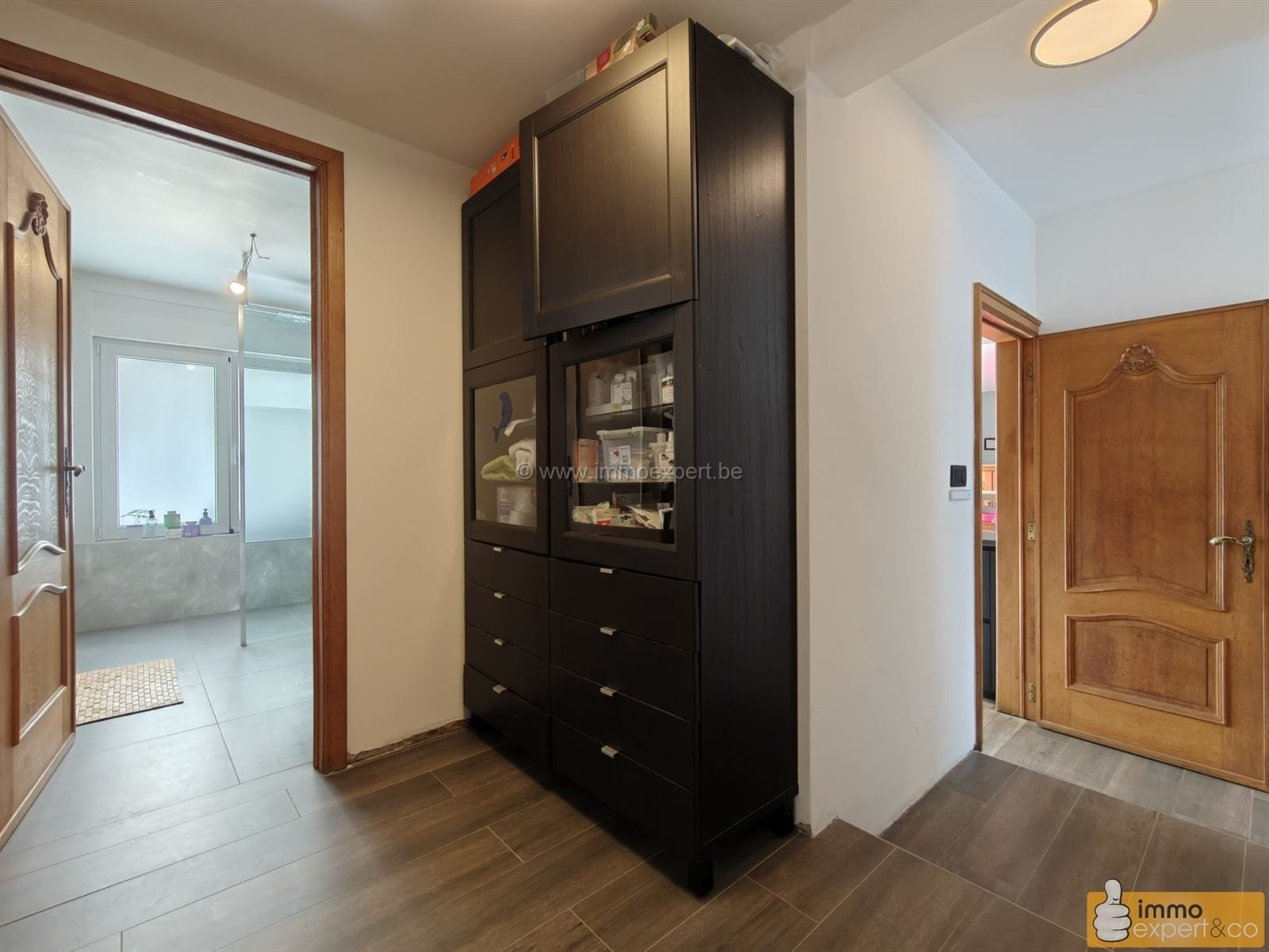 DILBEEK: Ruime gerenoveerde gezinswoning met 5 slpks en 2 badkamers foto 12