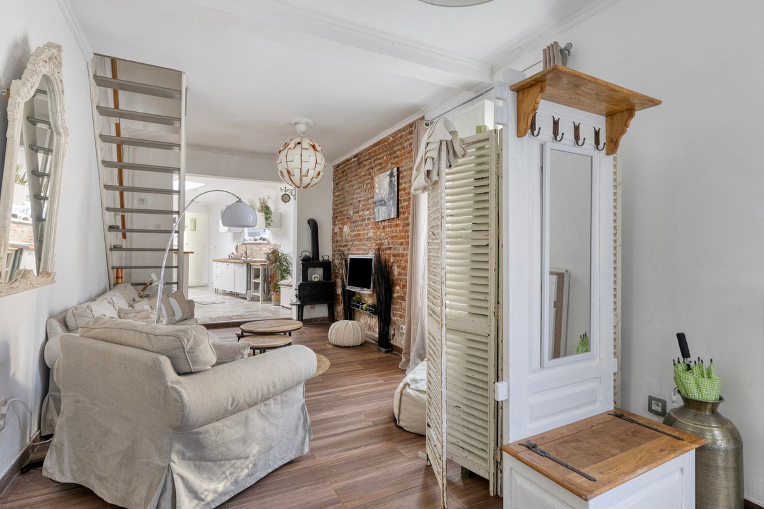 Gerenoveerde 3-gevelwoning centraal gelegen te Asse foto 3