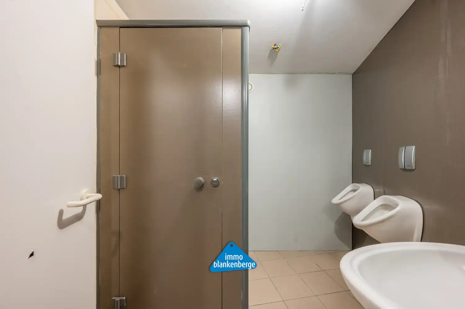 Handelspand op topligging bij de jachthaven – ideaal voor horeca foto 12