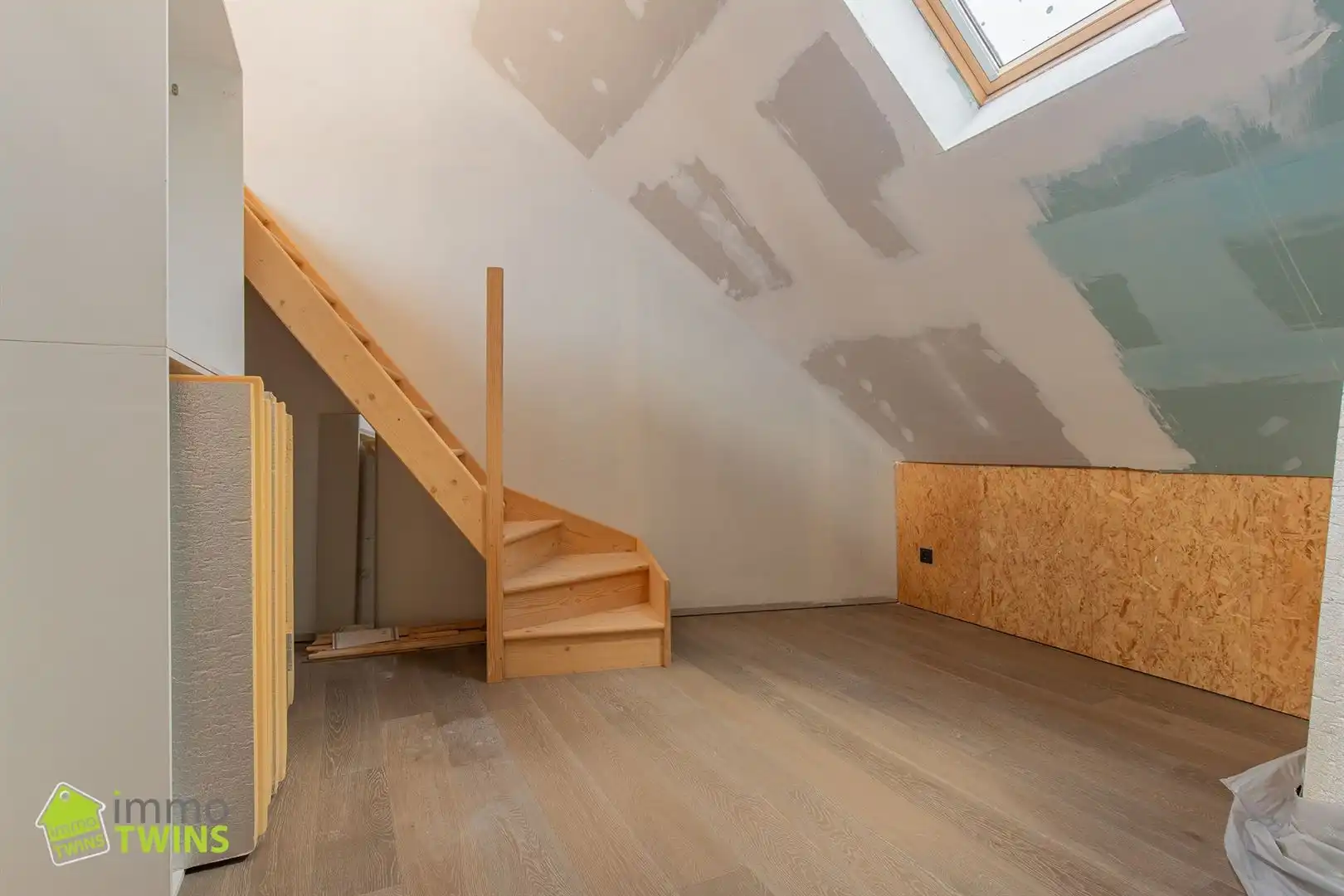 Ruime, energiezuinige gezinswoning met 275 m² bewoonbare oppervlakte, prachtige tuin en tal van extra's in Dendermonde (Oudegem) foto 31