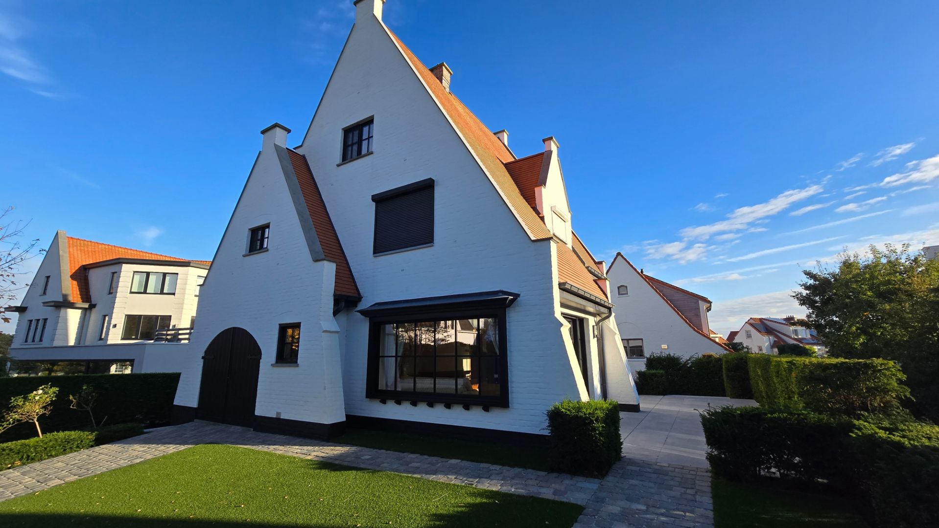 Charmante woning met 5 volwaardige slaapkamers, zonne terras en tuin met garagebox op enkele minuten van de zeedijk. foto 18