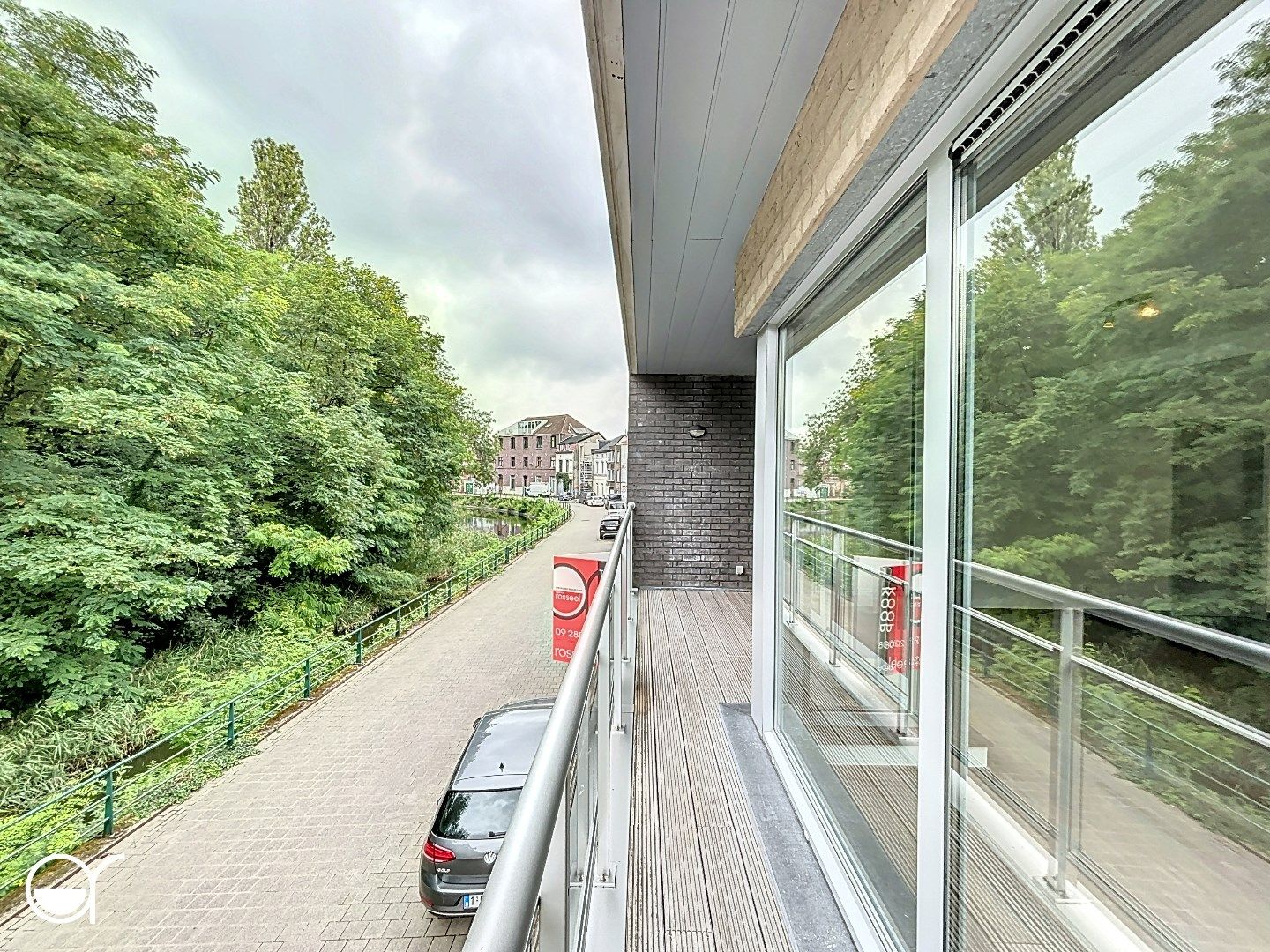 Tweeslaapkamerappartement met ruim terras en zicht op water en groen foto 4