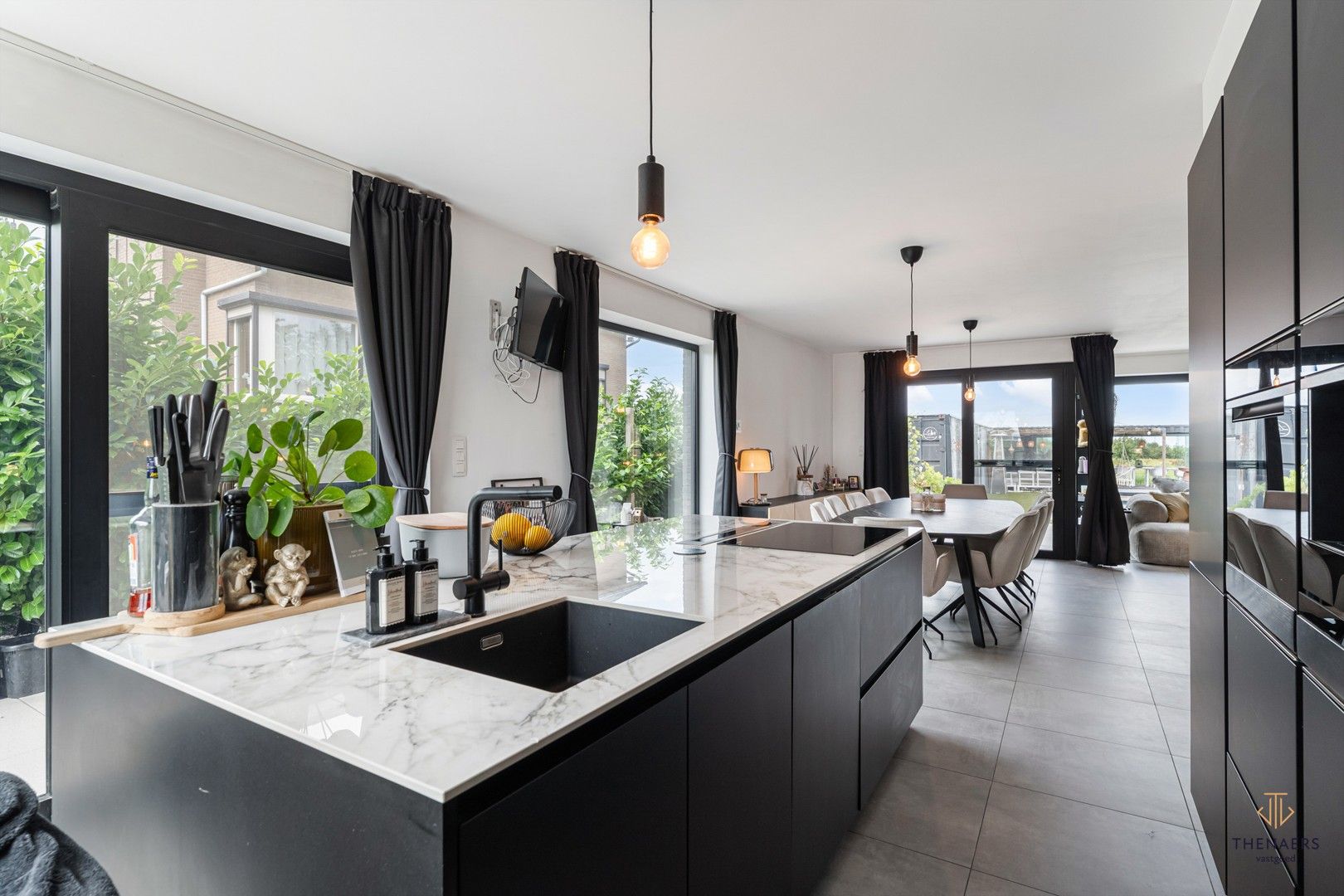 RECENTE MODERNE WONING MET ZWEMBAD & OPTIONEEL AAN TE KOPEN WEIDE VAN 1HA. foto 8
