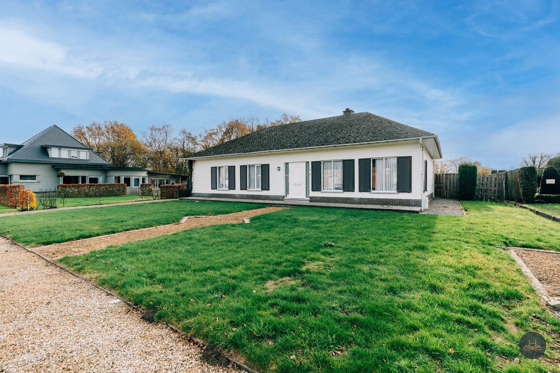 Vrijstaande, karaktervolle woning op ruim perceel  foto 2