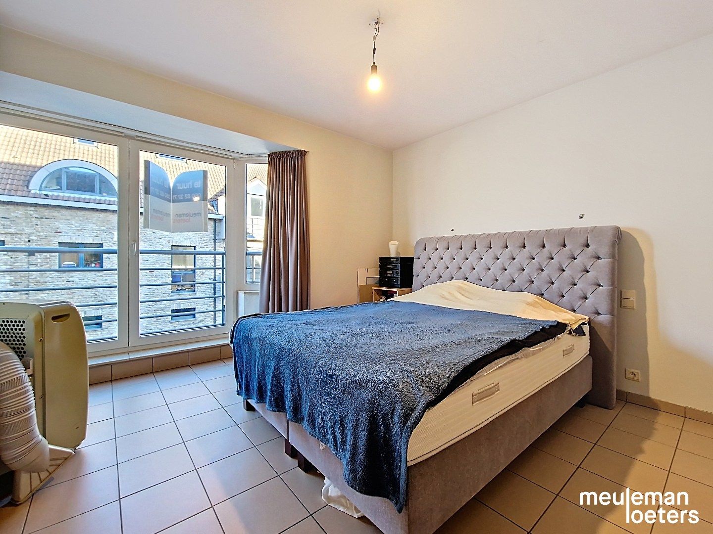 Lichtrijk appartement met terras en parking foto 10