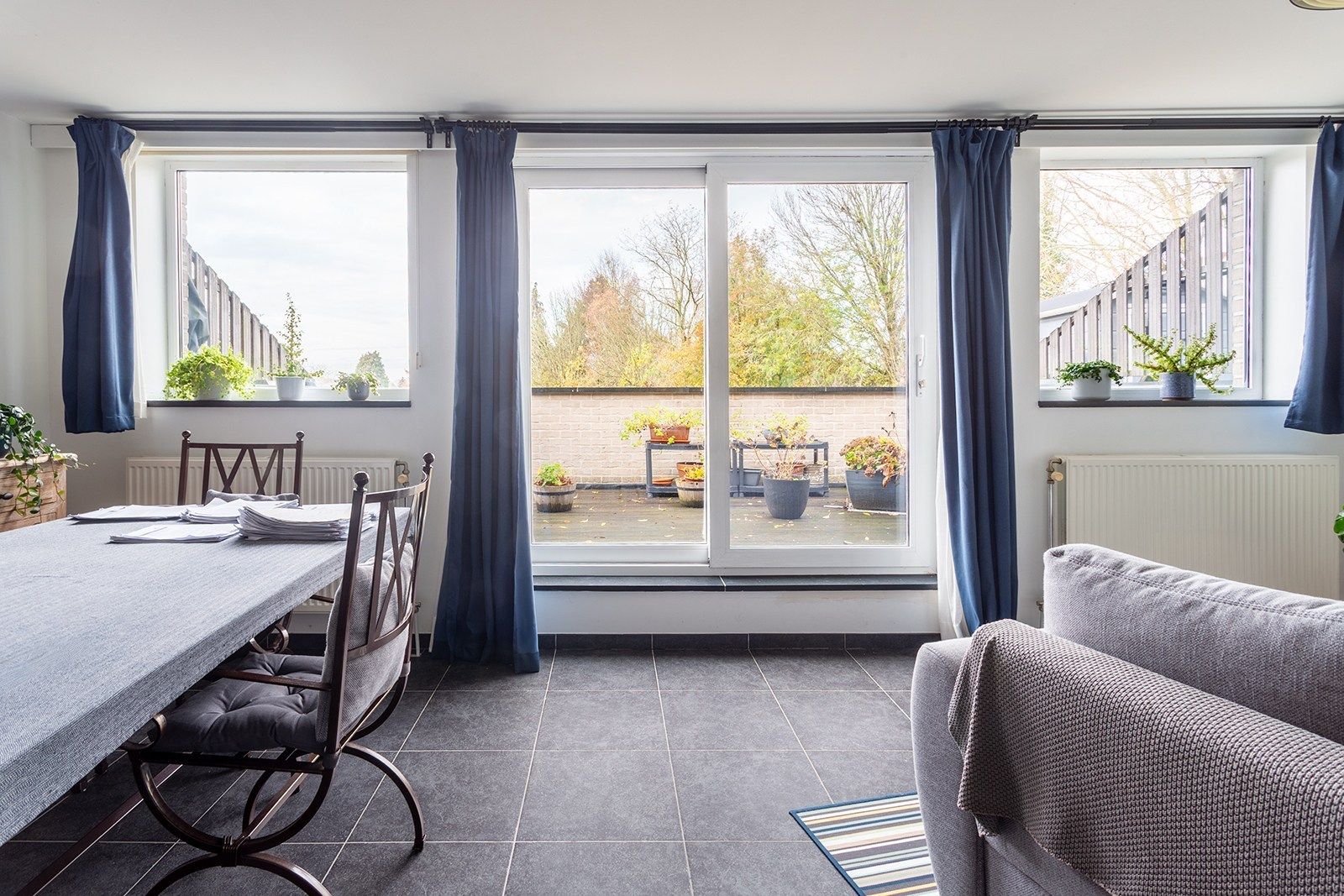 Rustig wonen met zicht op groen: goed onderhouden appartement met groot terras foto 6