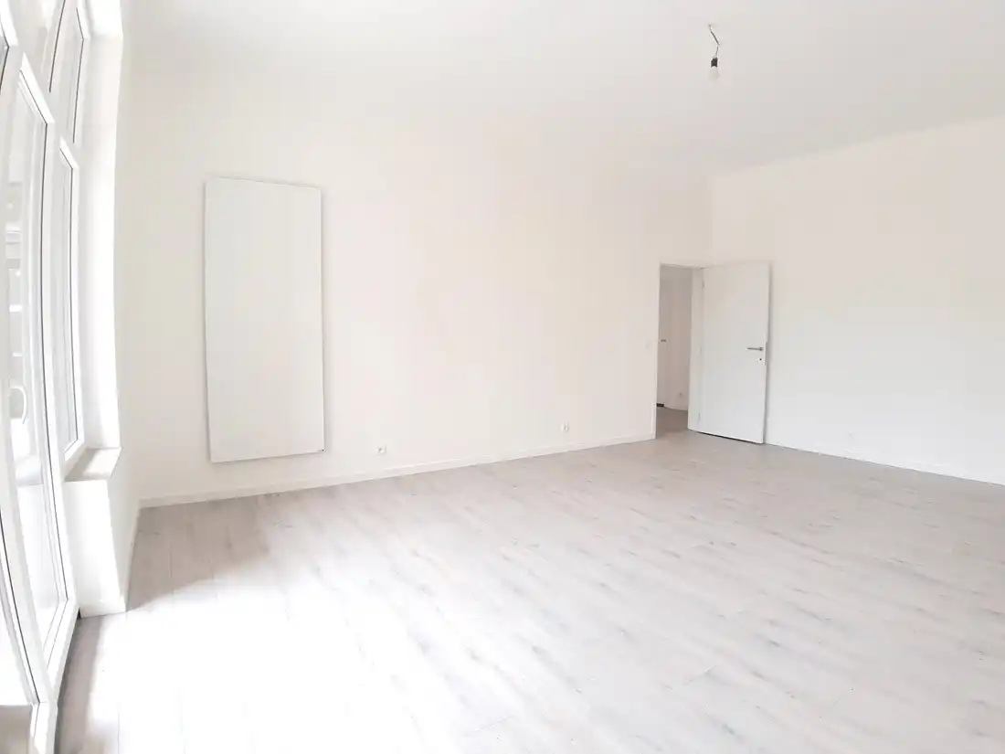 Zeer ruim gerenoveerd appartement te Hasselt foto 14