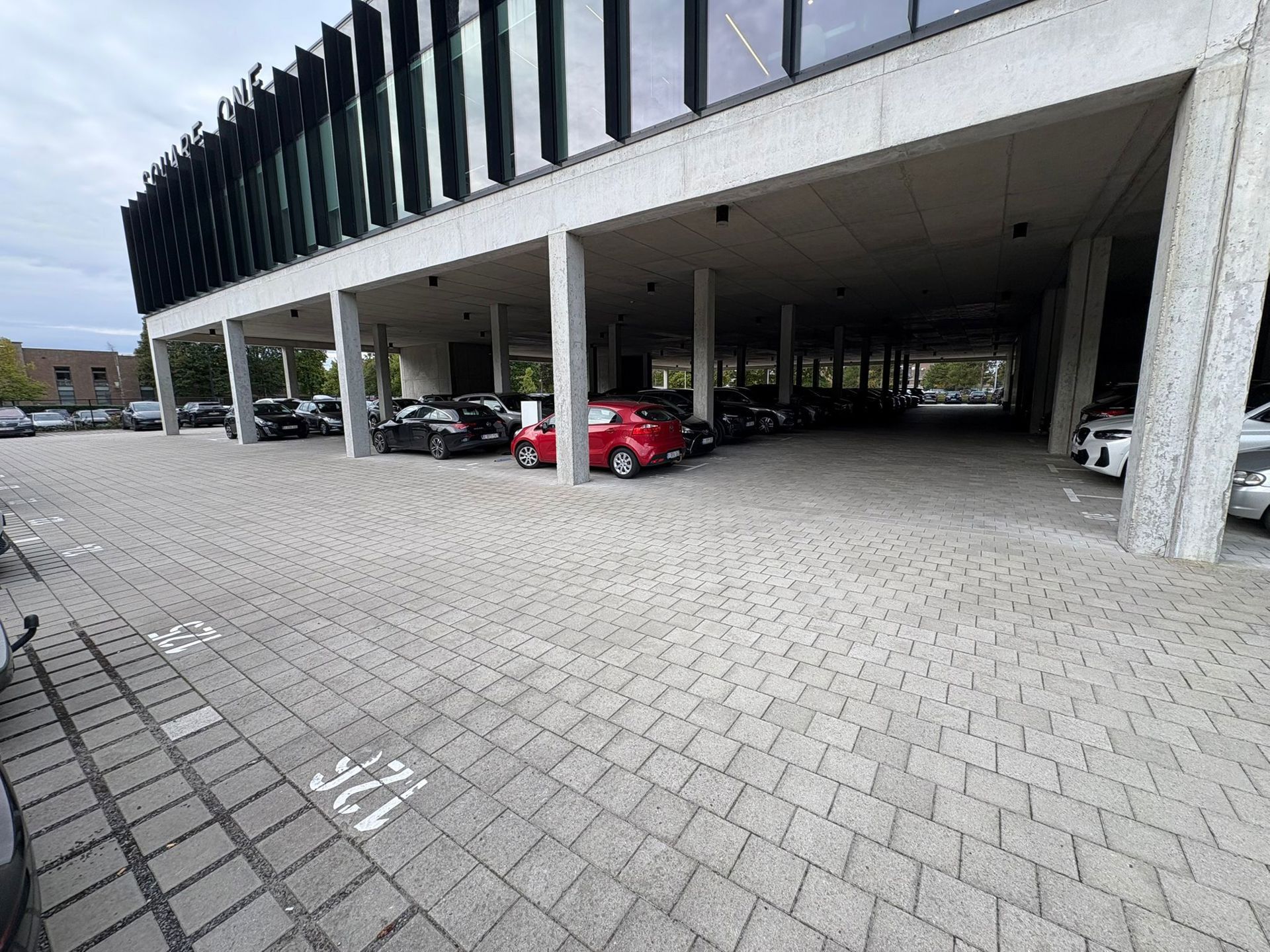 Kantoorgebouw "Square One" - kantoor 457m² te huur foto 11