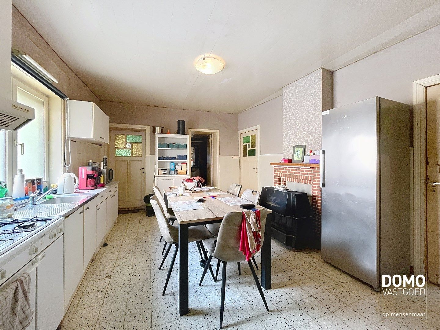 RUIME TE RENOVEREN WONING MET 5 SLAAPKAMERS EN RUIME ACHTERLIGGENDE GARAGE TE BILZEN-HOESELT foto 5