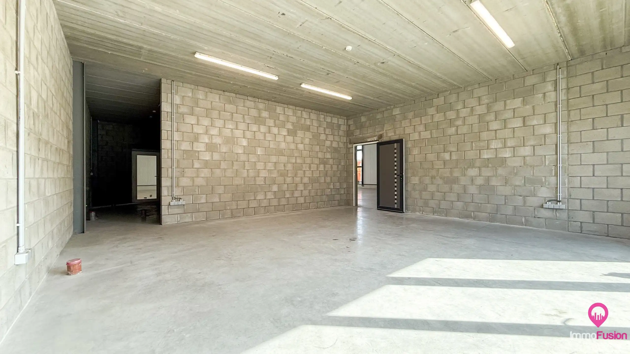 Recente, instapklare magazijnruimte van 440 m² te Houthalen! foto 14