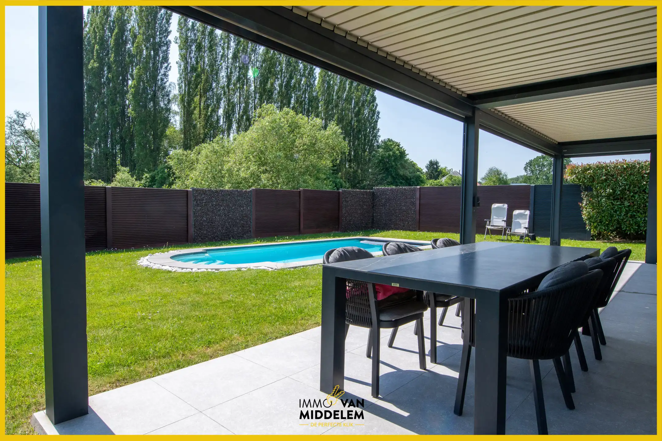 VILLA MET 5 SLAAPKAMERS, ZWEMBAD EN GARAGE foto 2
