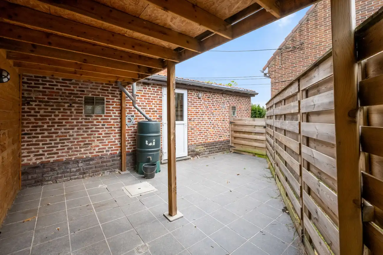 Ideale halfopen starterswoning (met twee autostaanplaatsen vóór de woning) op wandelafstand van het centrum van het vernieuwde Zeveneken! foto 15