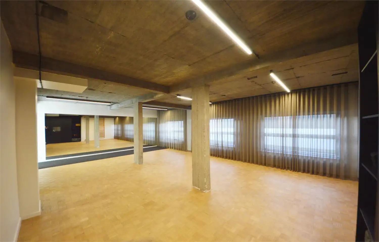 LUXUEUS HANDELSPAND OF KANTOOR PARKLAAN foto 5