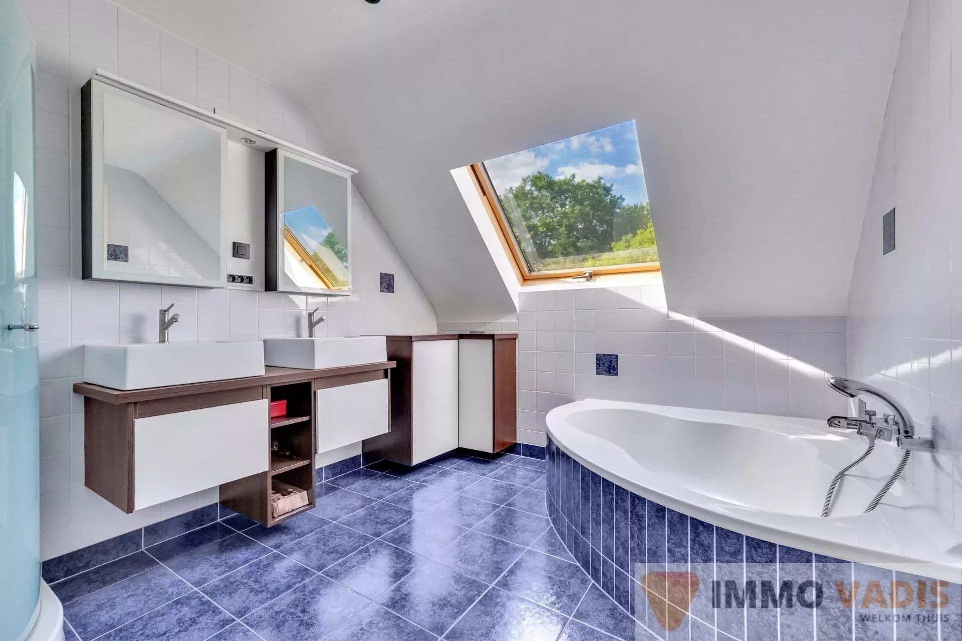 Ruime luxewoning met zwembad foto 18