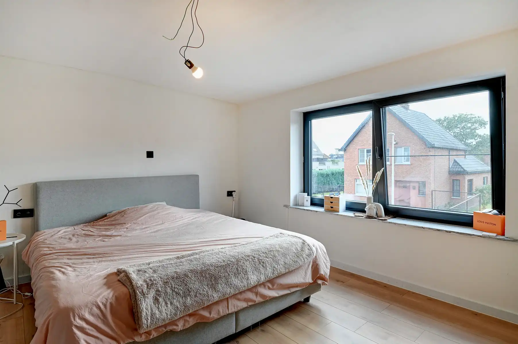 Instapklare, gerenoveerde woning (165 m²) met 2 slaapkamers (mogelijkheid tot 3), veranda en dubbele garage. foto 16