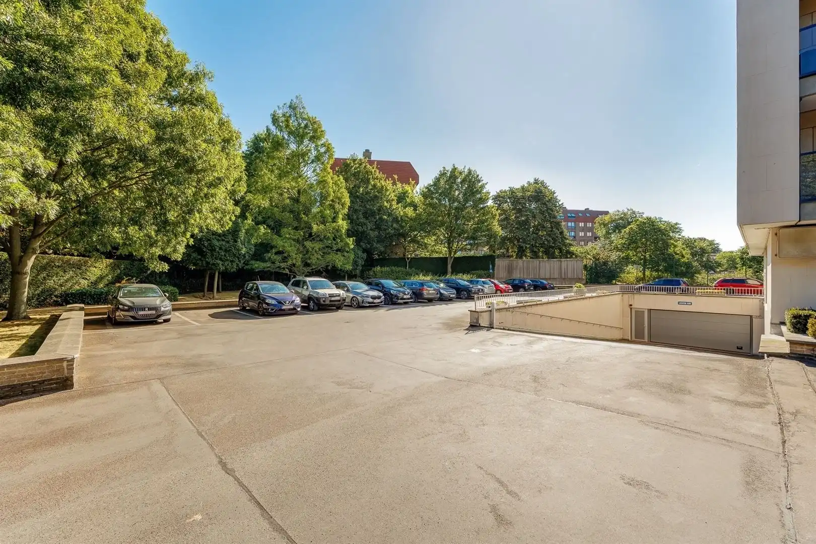 Lichtrijk appartement met panoramisch uitzicht, groot terras en parking foto 28