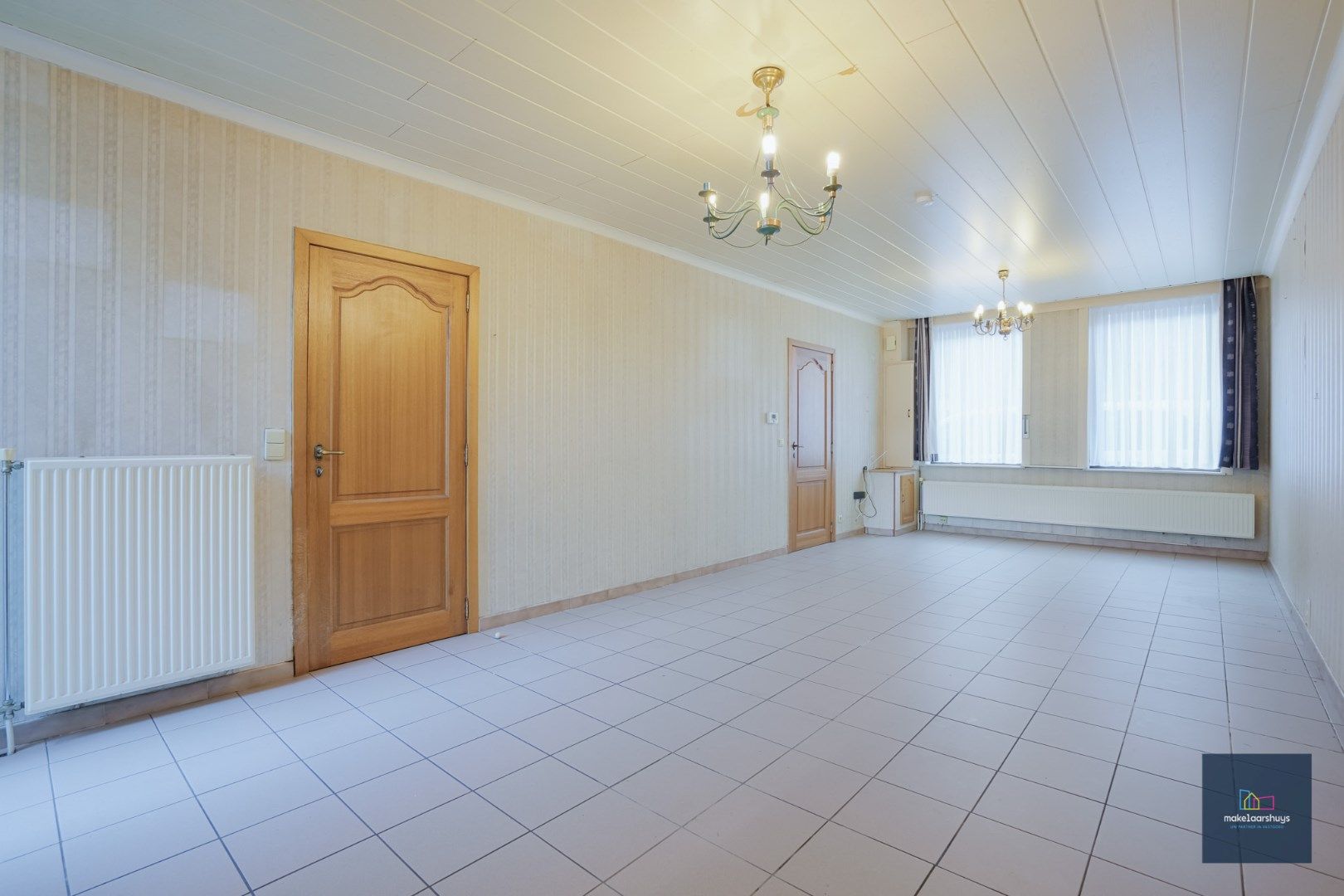 Te renoveren woning met aangename buitenruimte foto 3