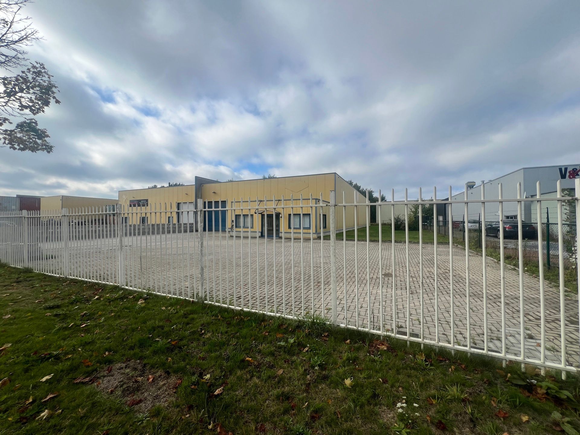 BEDRIJFSGEBOUW VAN 905M²  foto 4