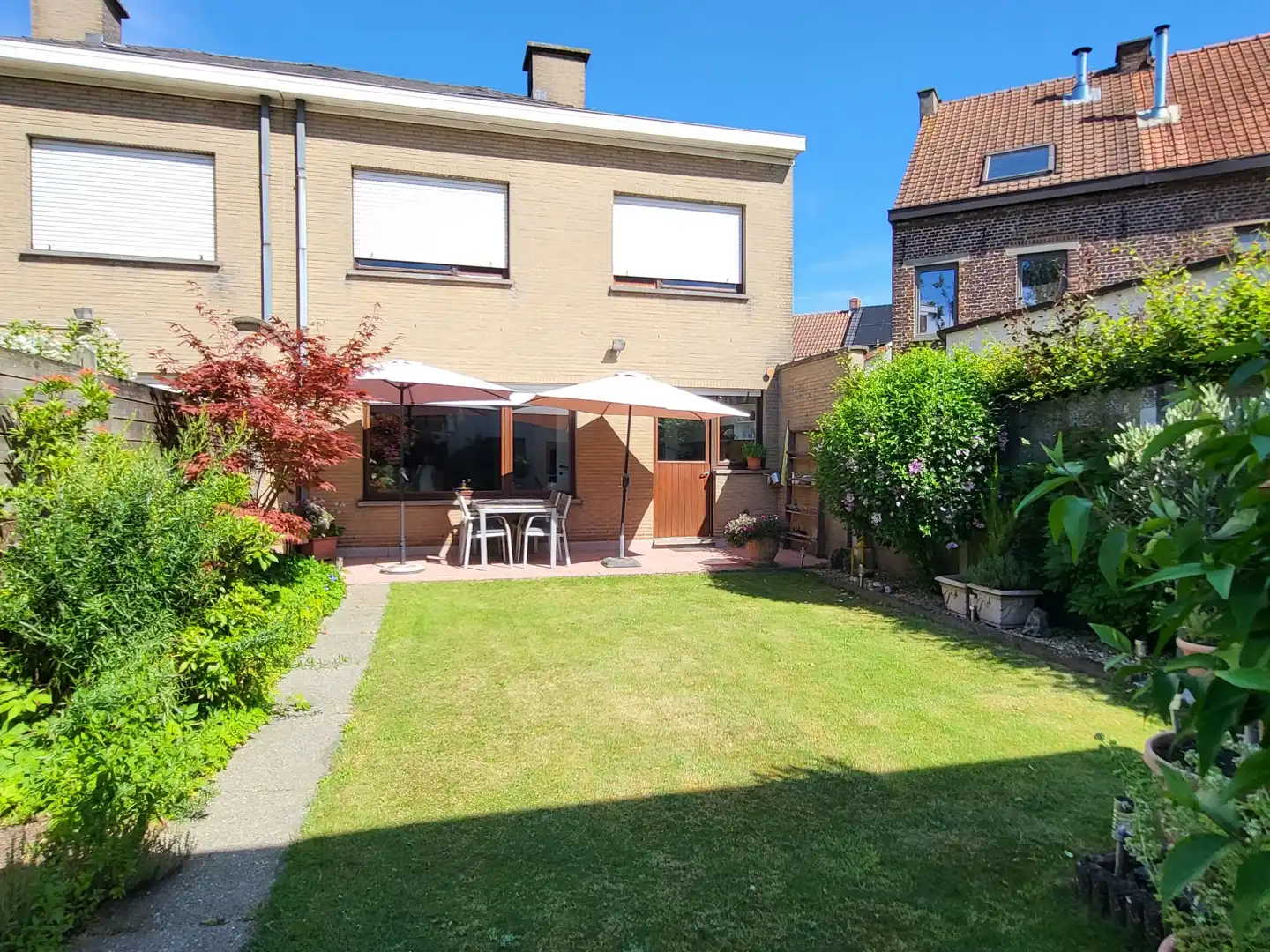 Deze ruime halfopen bebouwing met een bewoonbare oppervlakte van 134 m² is rustig gelegen aan de stadsrand. foto 6