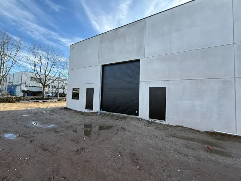 Nieuwbouw KMO-unit 407 m² op topligging in Evergem foto {{pictureIndex}}