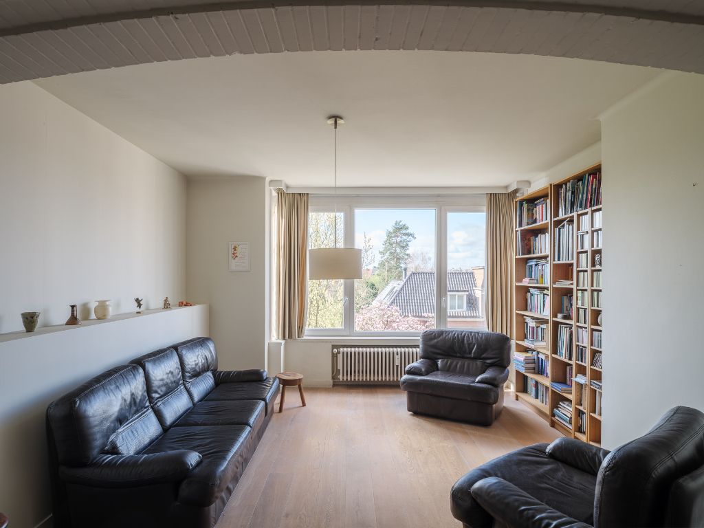 Lichtrijk appartement met 2 volwaardige slaapkamers, inpandig terras en gemeenschappelijke tuin, in een residentiële straat nabij het station Gent-Sint-Pieters. foto 2