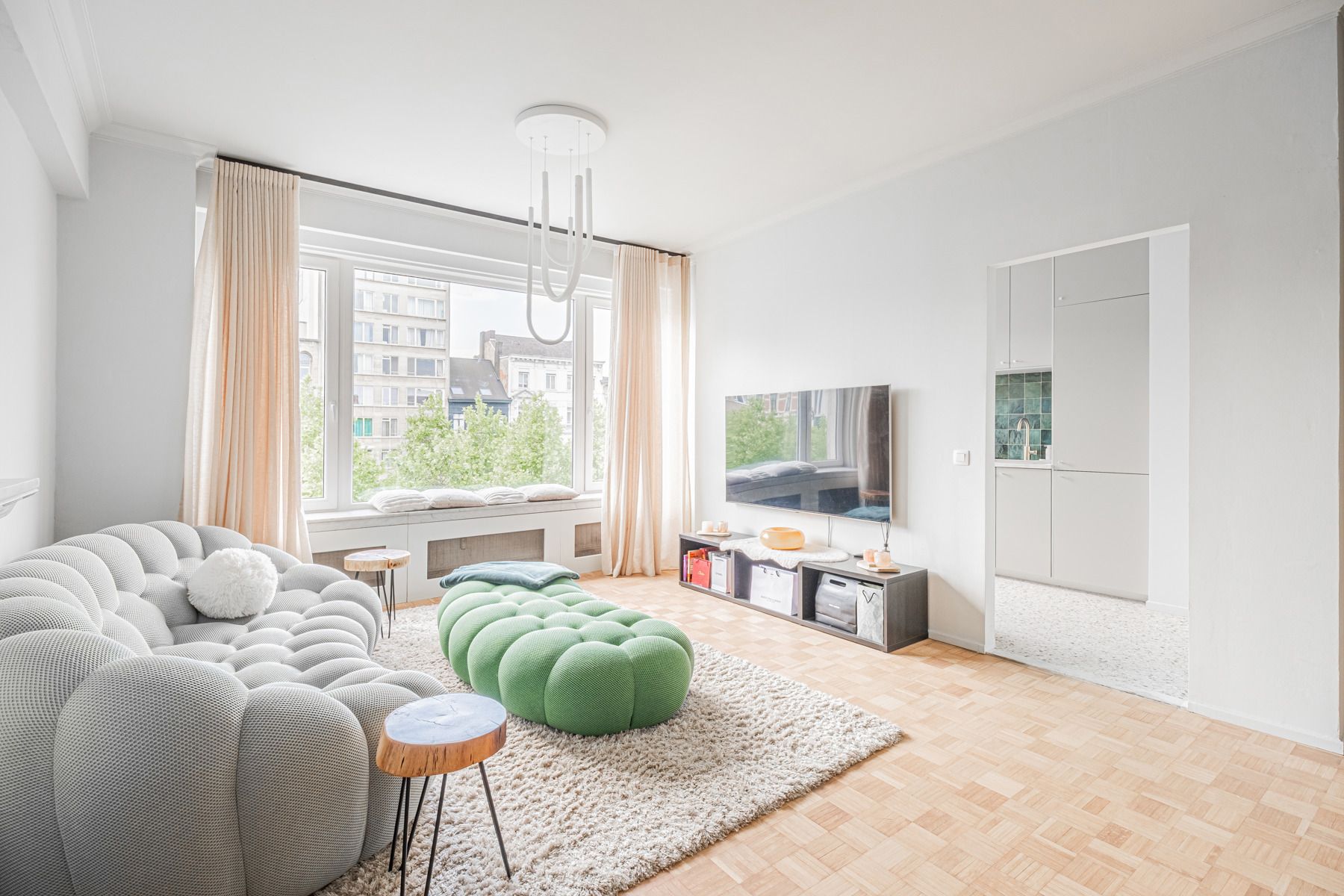 Volledig bemeubeld en gerenoveerd appartement met terras  foto 2
