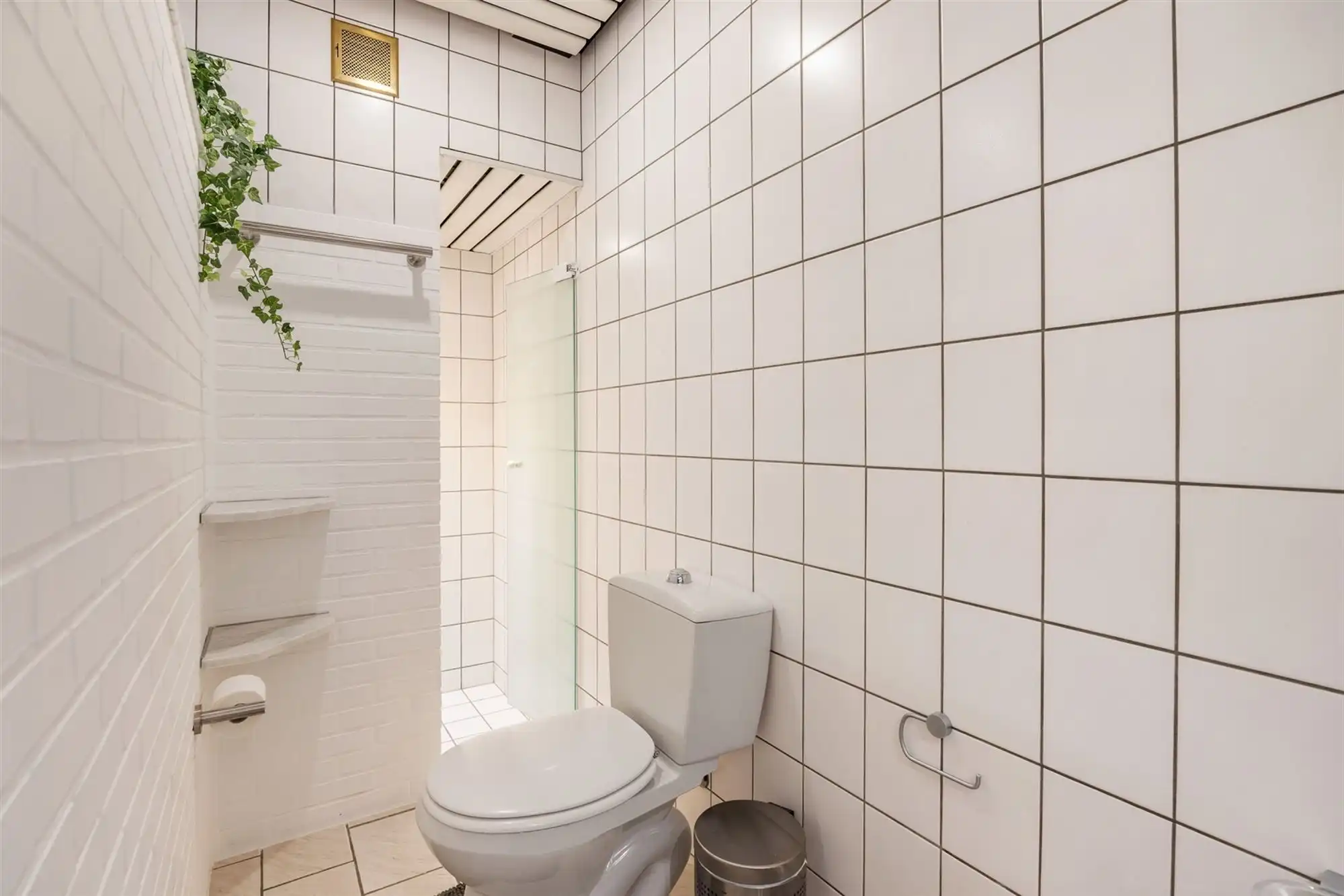 HEEL GOED ONDERHOUDEN WONING MET 3 SLAAPKAMERS UITERST RUSTIG GELEGEN OP EEN PERCEEL VAN 14A TE HEPPEN foto 19