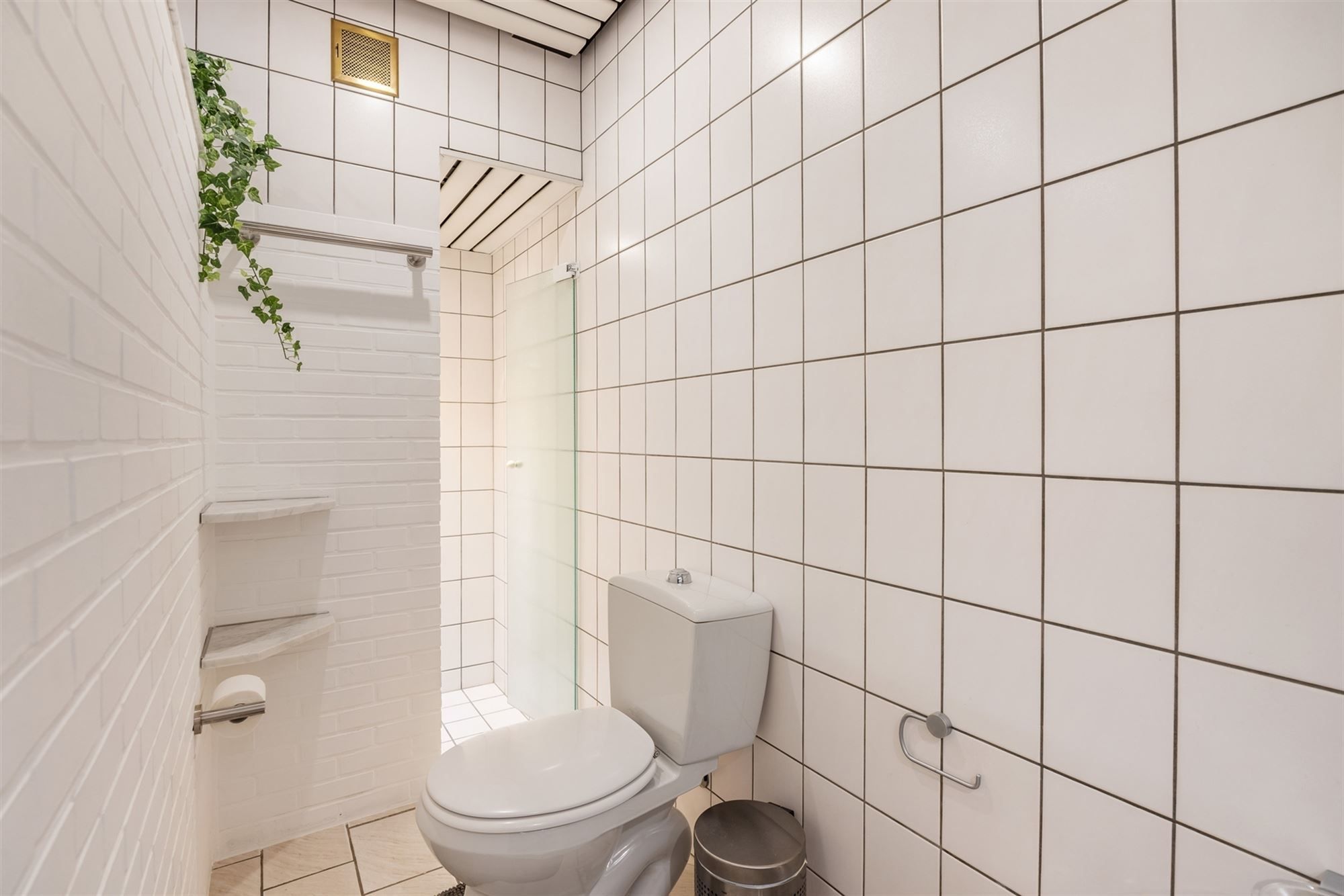 HEEL GOED ONDERHOUDEN WONING MET 3 SLAAPKAMERS UITERST RUSTIG GELEGEN OP EEN PERCEEL VAN 14A TE HEPPEN foto 19