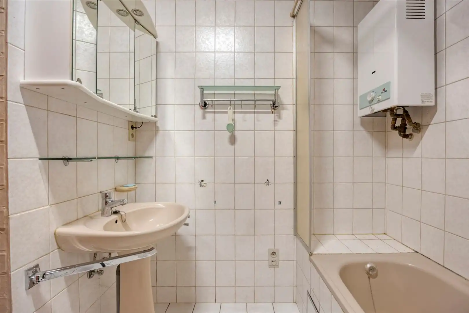 Grondig te renoveren huis. foto 16