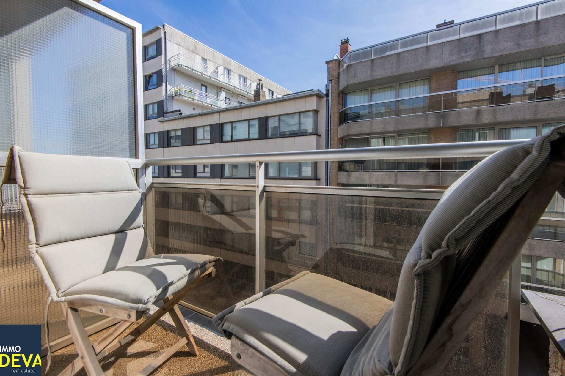 Goed gelegen appartement met zijdelings ZEEzicht dichtbij het Driehoeksplein. Parking te koop op het gelijkvloers. foto 5