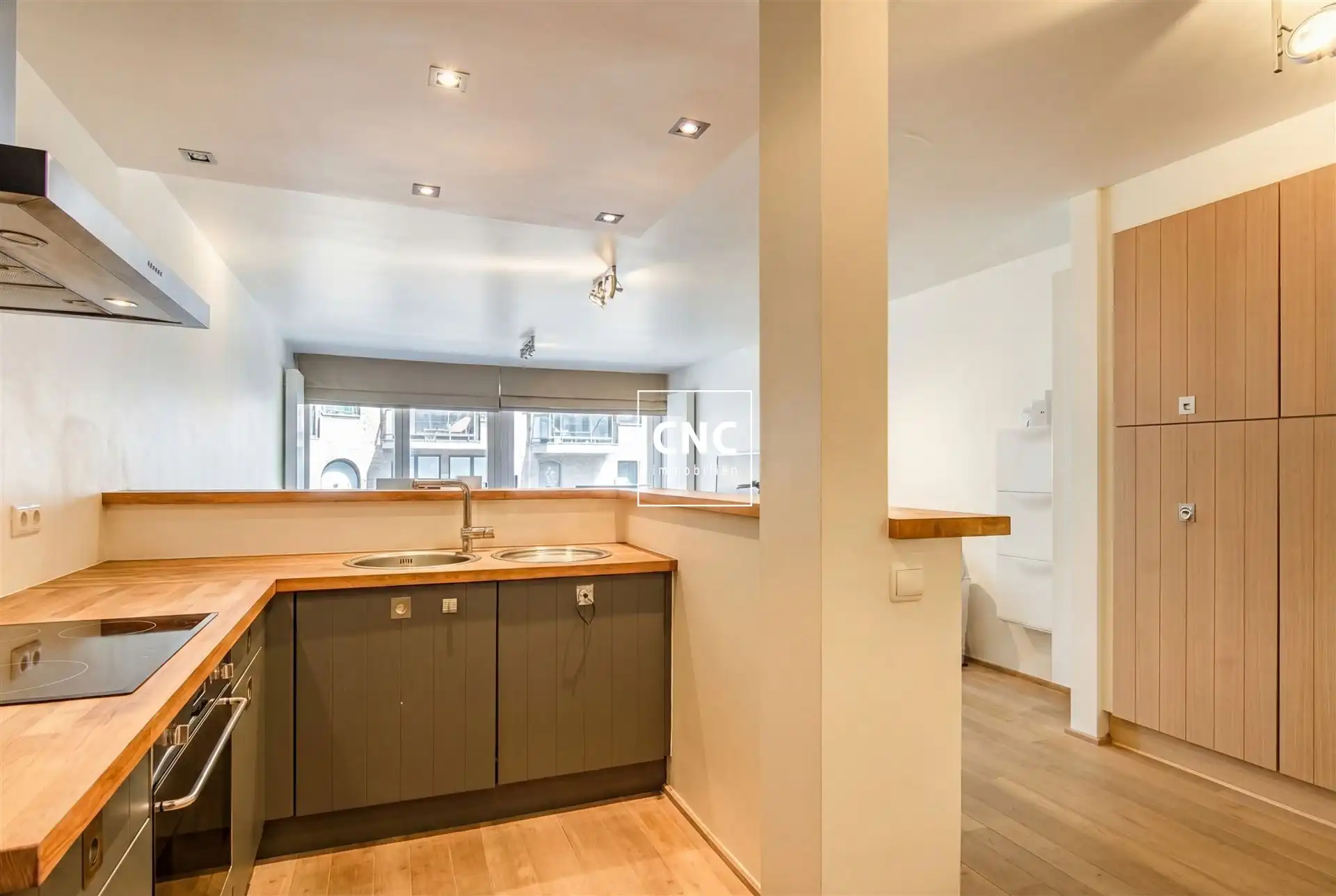 Gemeubeld en instapklaar appartement met zijdelings zeezicht foto 6