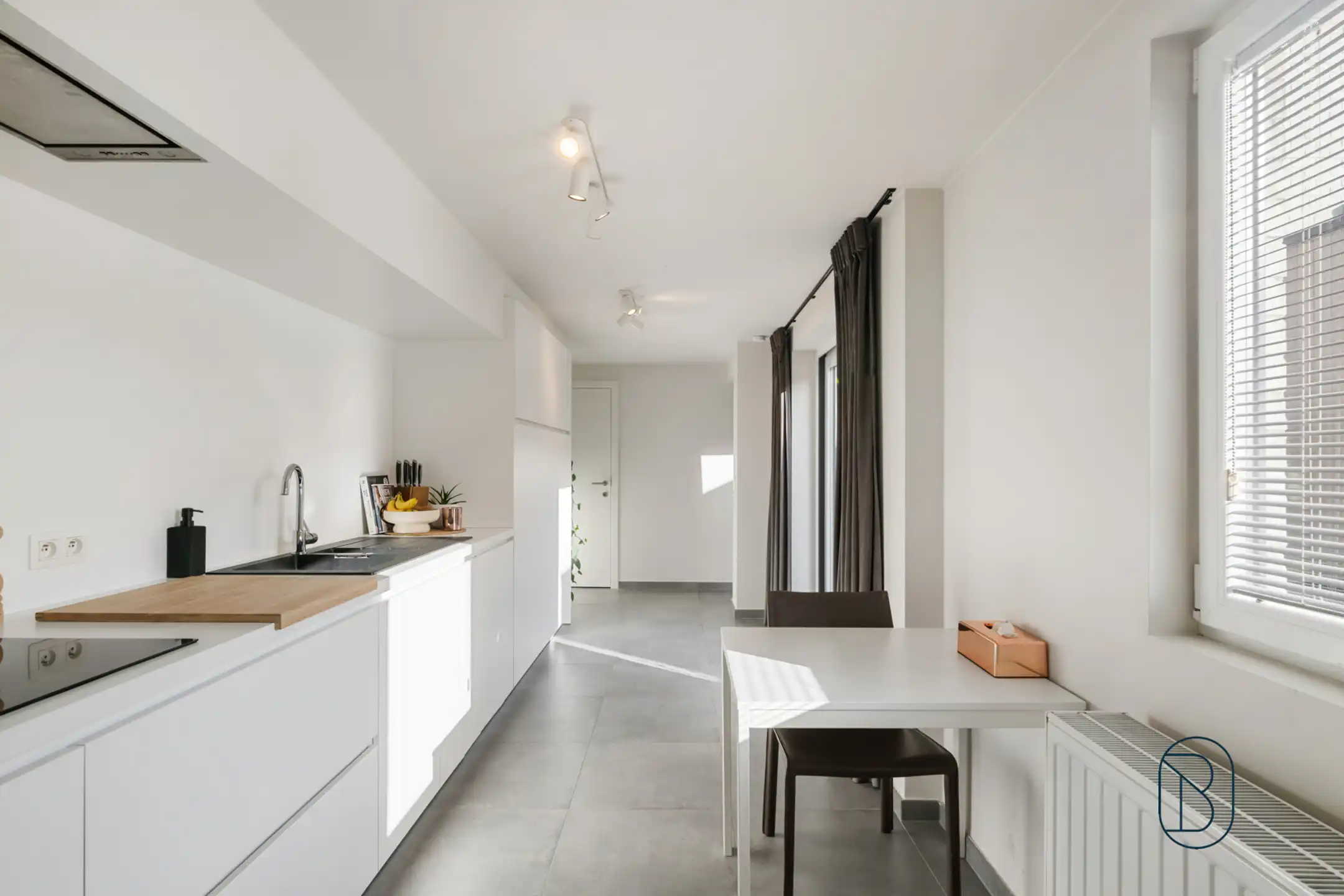 Volledig vernieuwde woning met 3 slk, garage en oprit foto 11