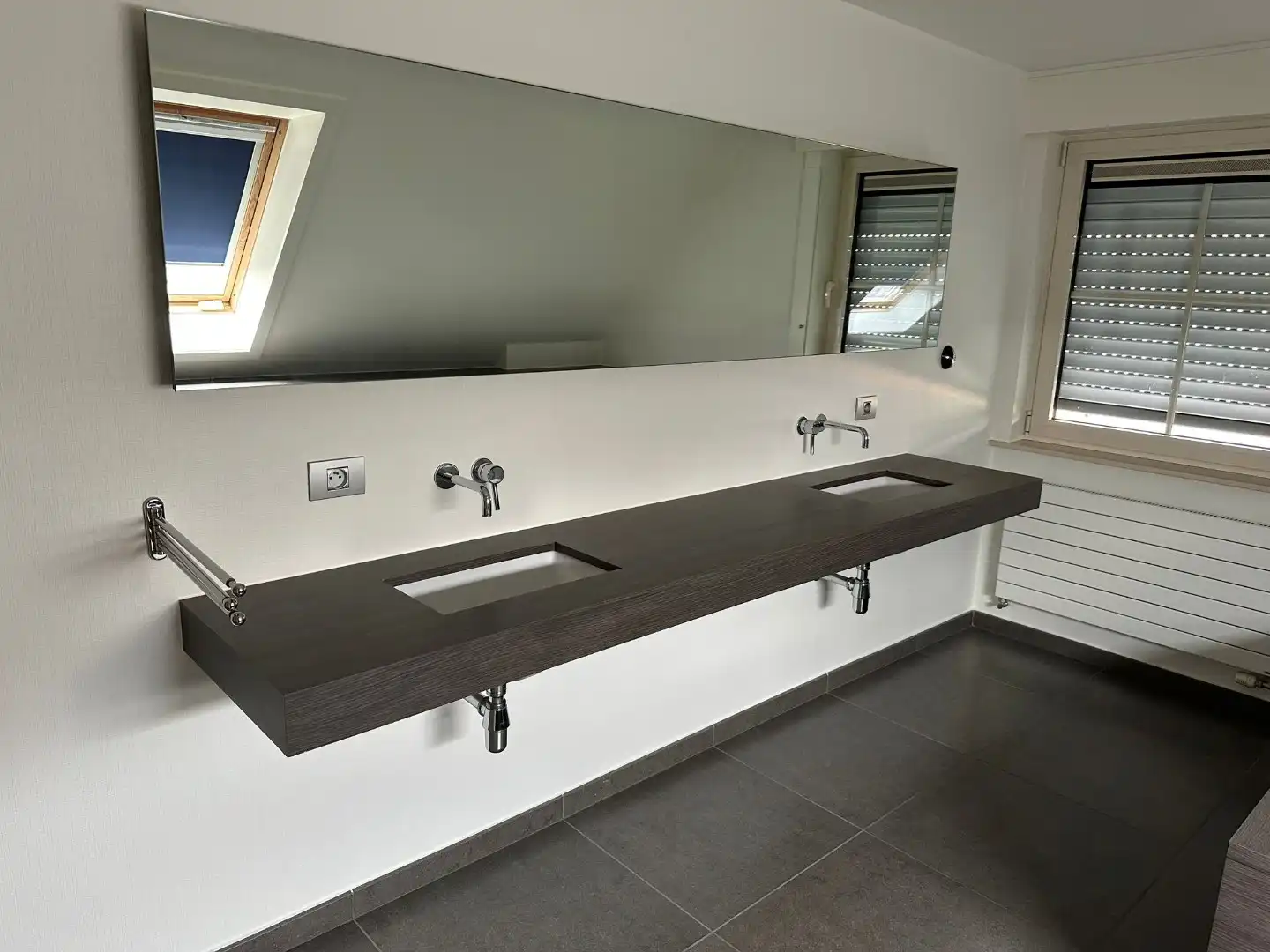 Alleenstaande woning met 3 slaapkamers, 3 garages en veel parkeermogelijkheid! foto 13