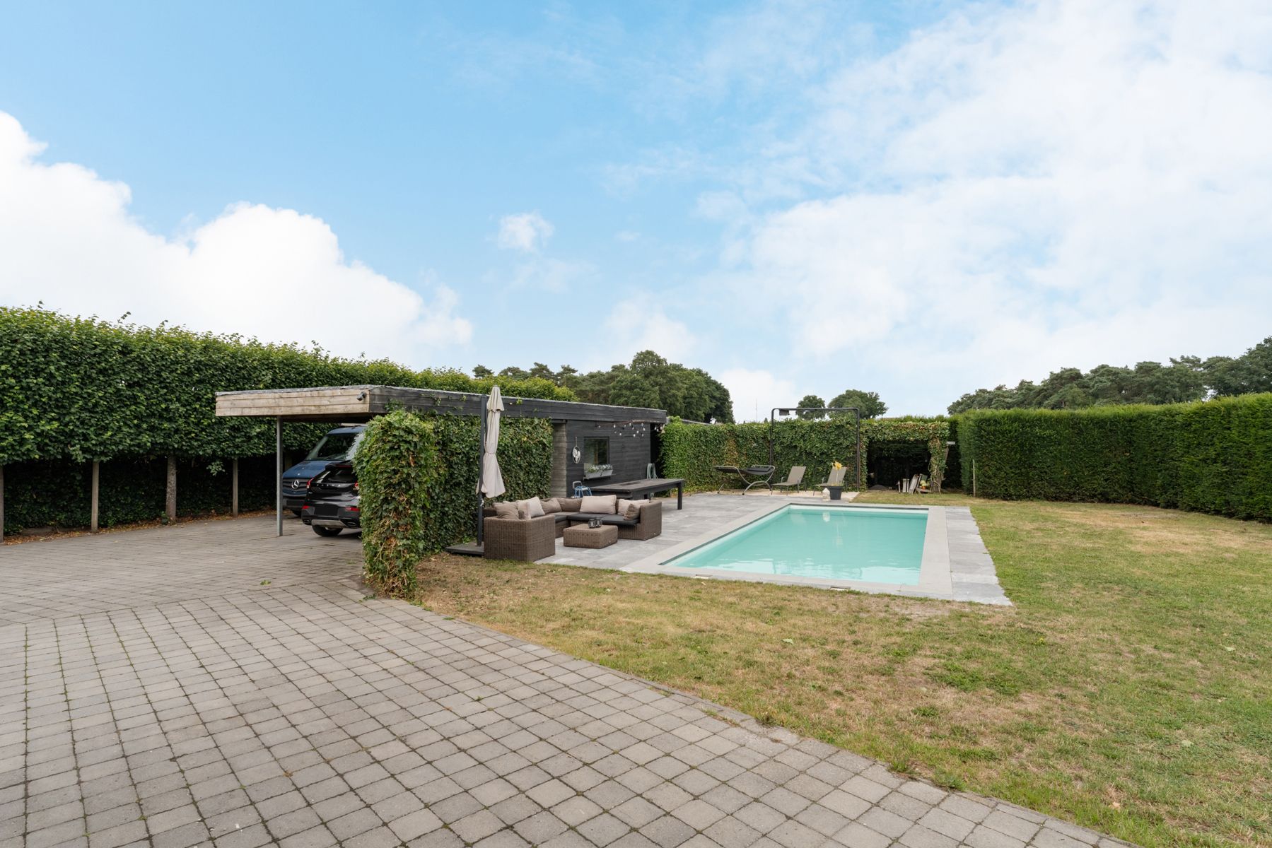 Ruime gerenoveerde woning met zwembad  foto 33