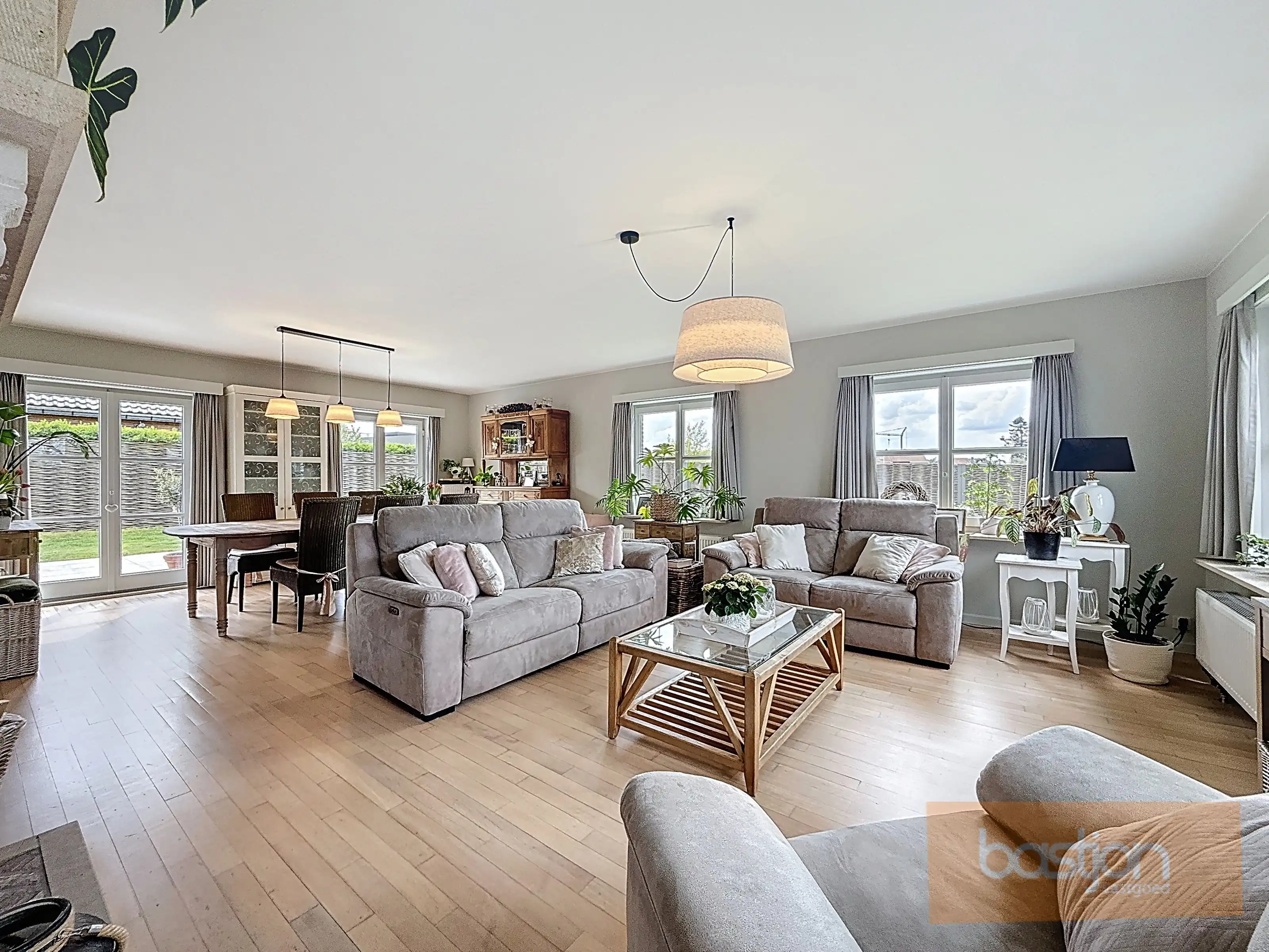 Ruime villa met 2 slaapkamers en tuin foto 8