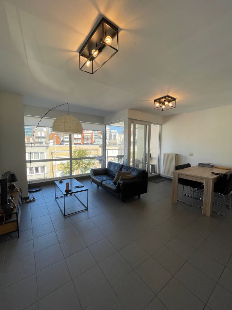 Modern appartement met één slaapkamer en terras in een residentiële wijk. foto 3