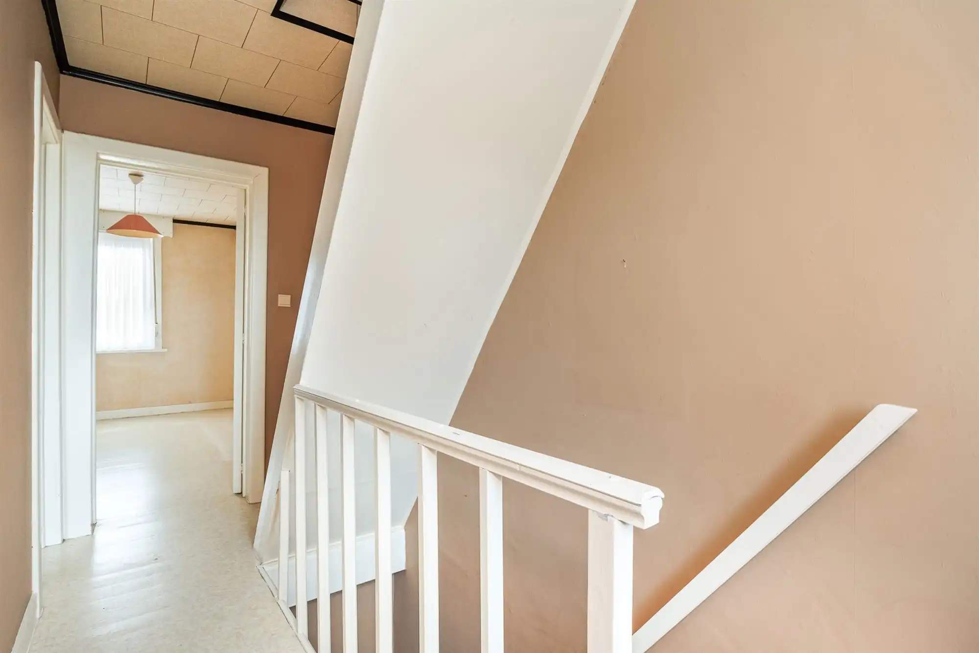 Te renoveren woning met vier slaapkamers en tuin foto 9