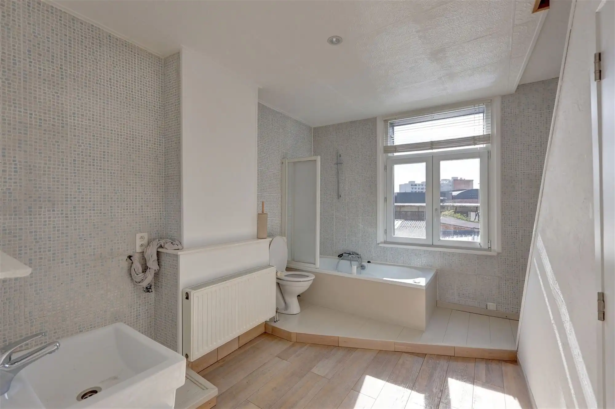 Moderne gezinswoning met twee slaapkamers en tuin foto 7