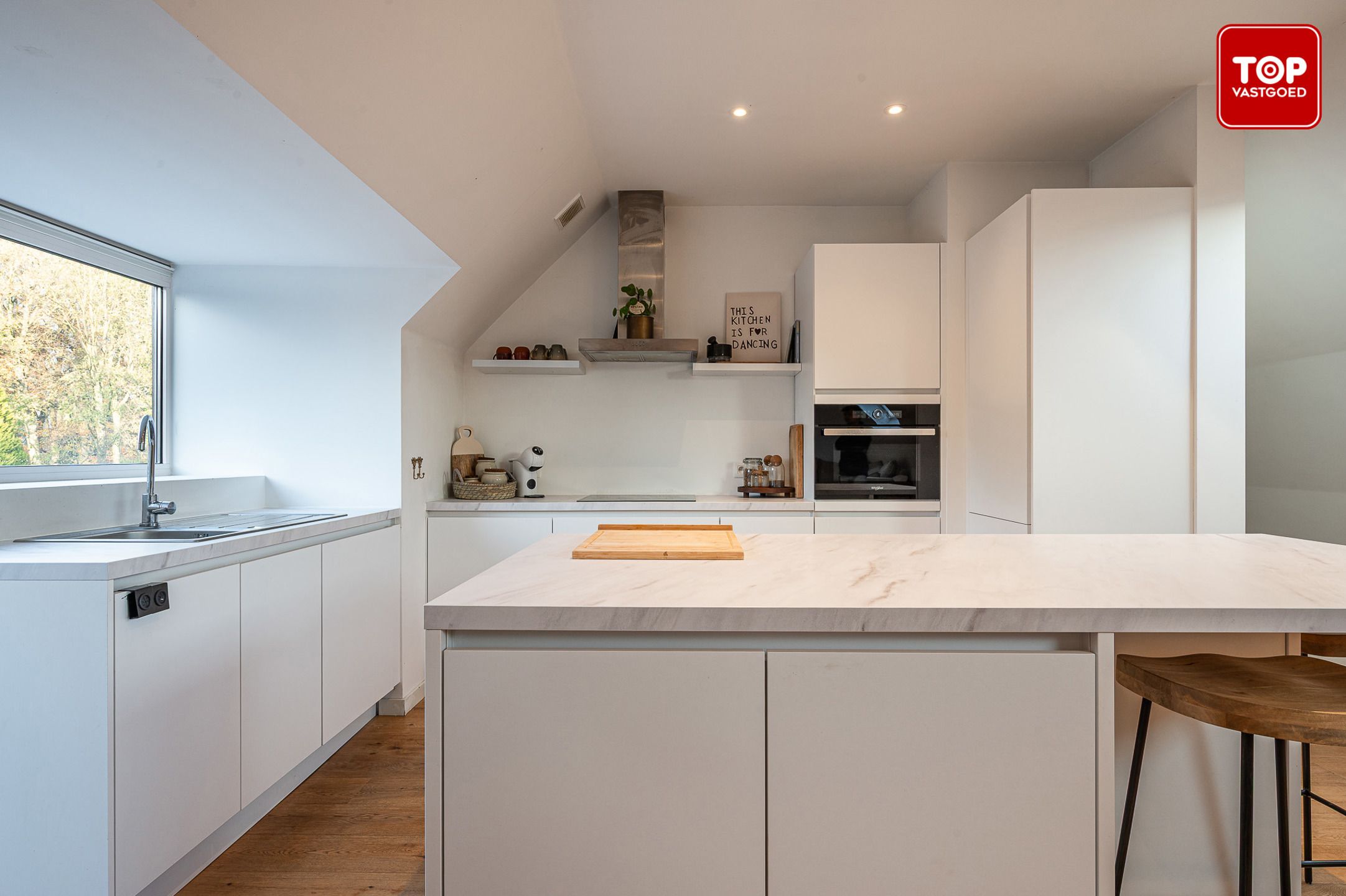 instapklare appartement met twee slaapkamers en terras foto 11