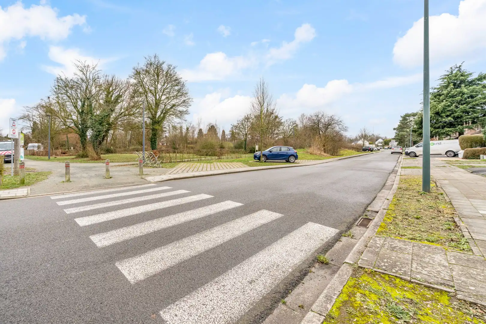 Gelijkvloerse bungalow met 2 slaapkamers, garage en riante tuin op toplocatie foto 23