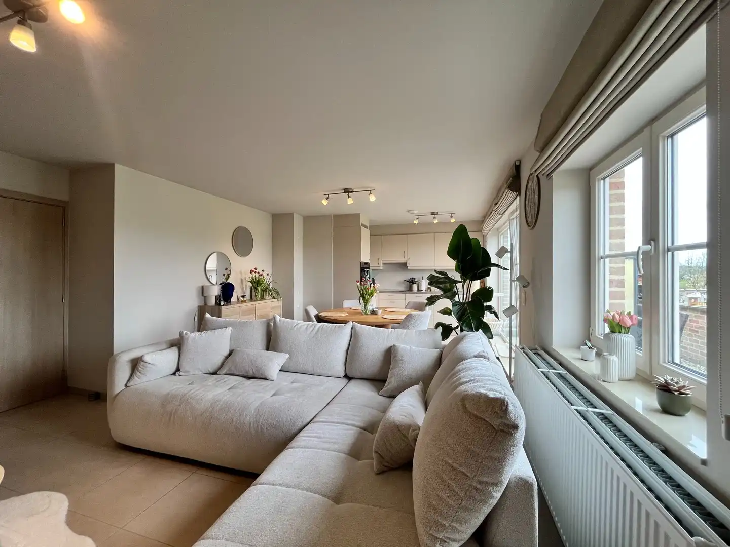 Ruim appartement met 2 slaapkamers en staanplaats te huur! foto 4