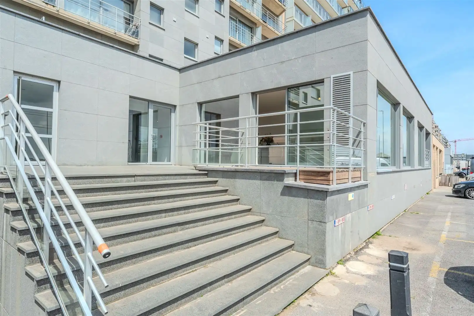 Modern ingericht één slaapkamer appartement foto 27