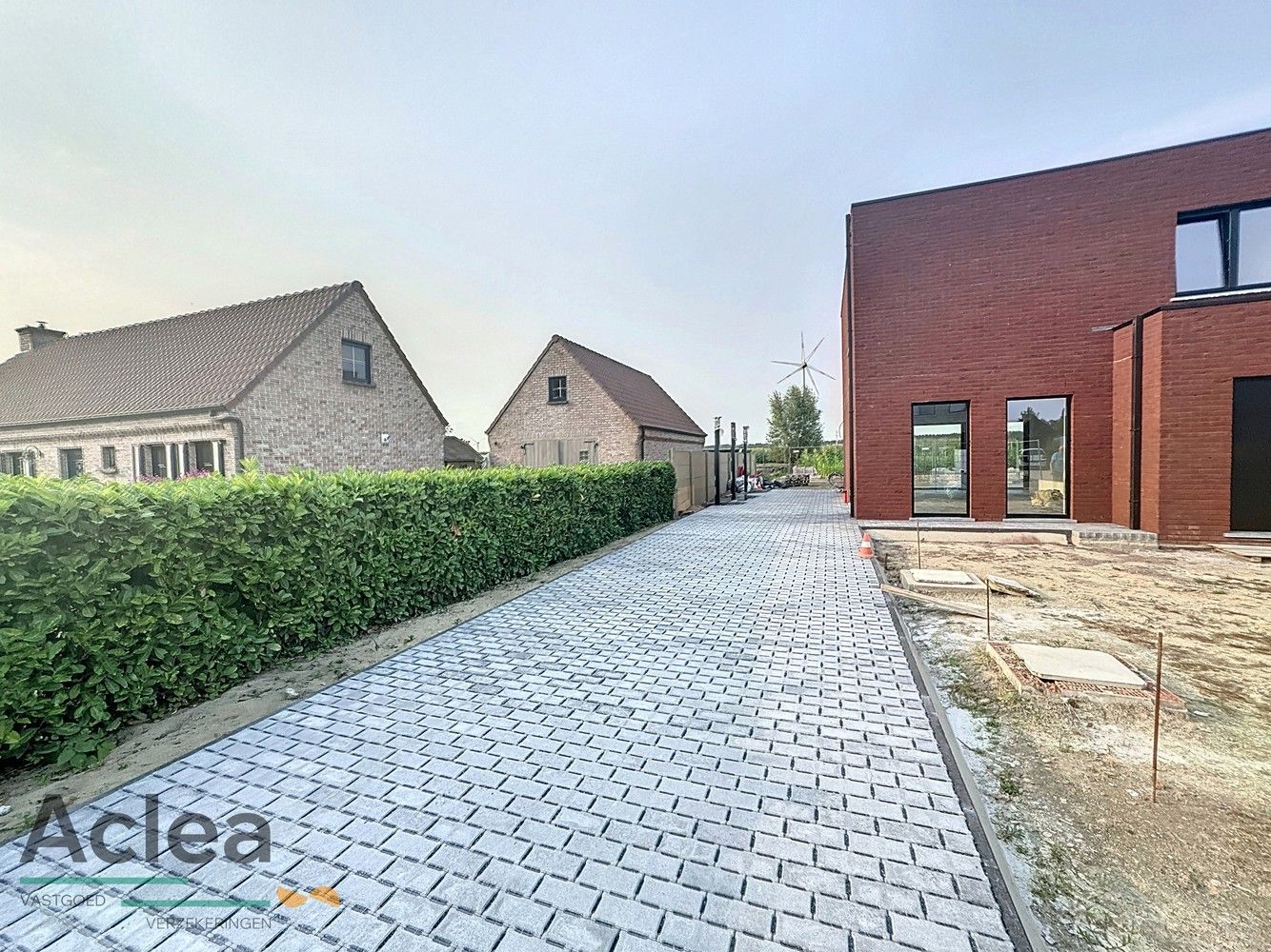 Perfect afgewerkte, ruime nieuwbouwwoning met weids uitzicht in rustige omgeving foto 12