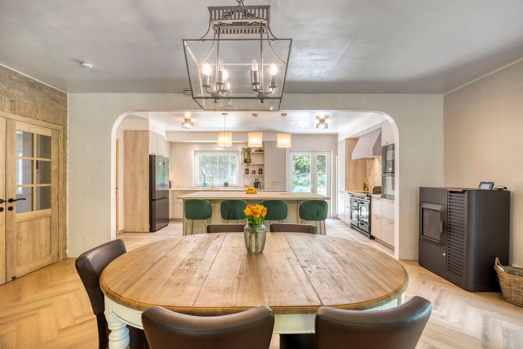 Zeer ruime gerenoveerde woning (± 398 m²) op een perceel van ± 60 are in het prestigieuze Bois de Strihoux foto 6