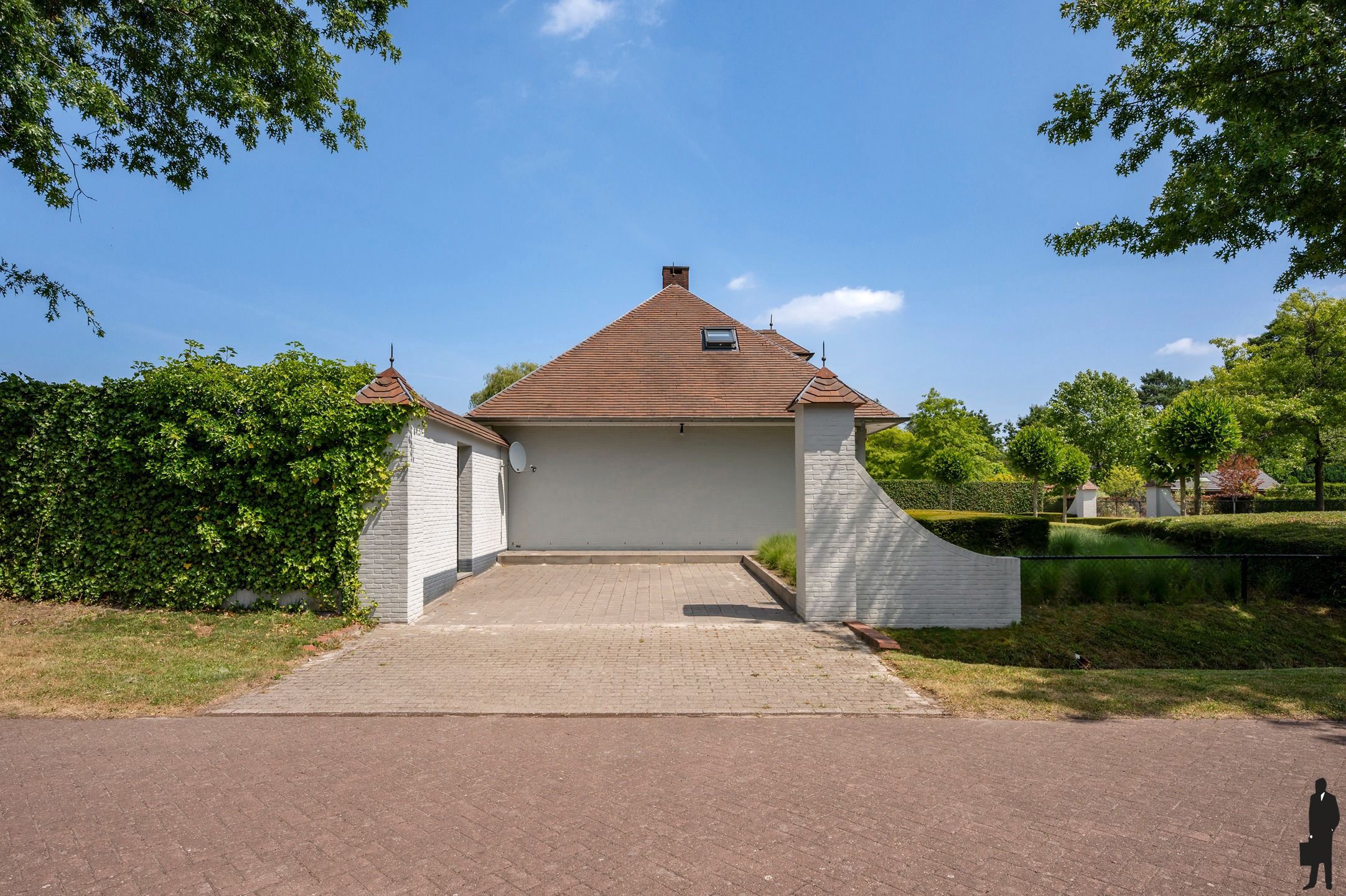 Tijdloze villa op perceel van ca. 1287 m².  foto 34
