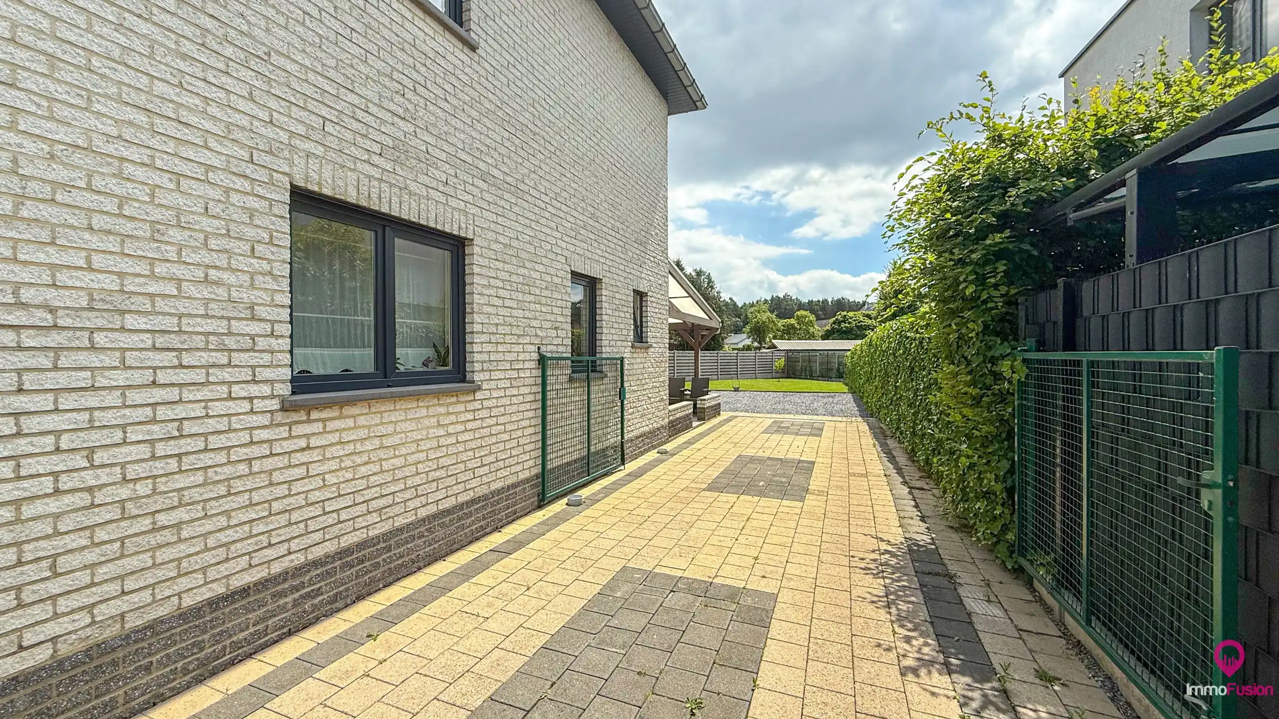 Ruime woning van 285m² met 5 slpks en apart bureel ruimte!  foto 30