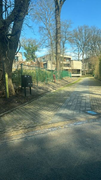 3 autostaanplaatsen te huur in Genk-Centrum foto 2