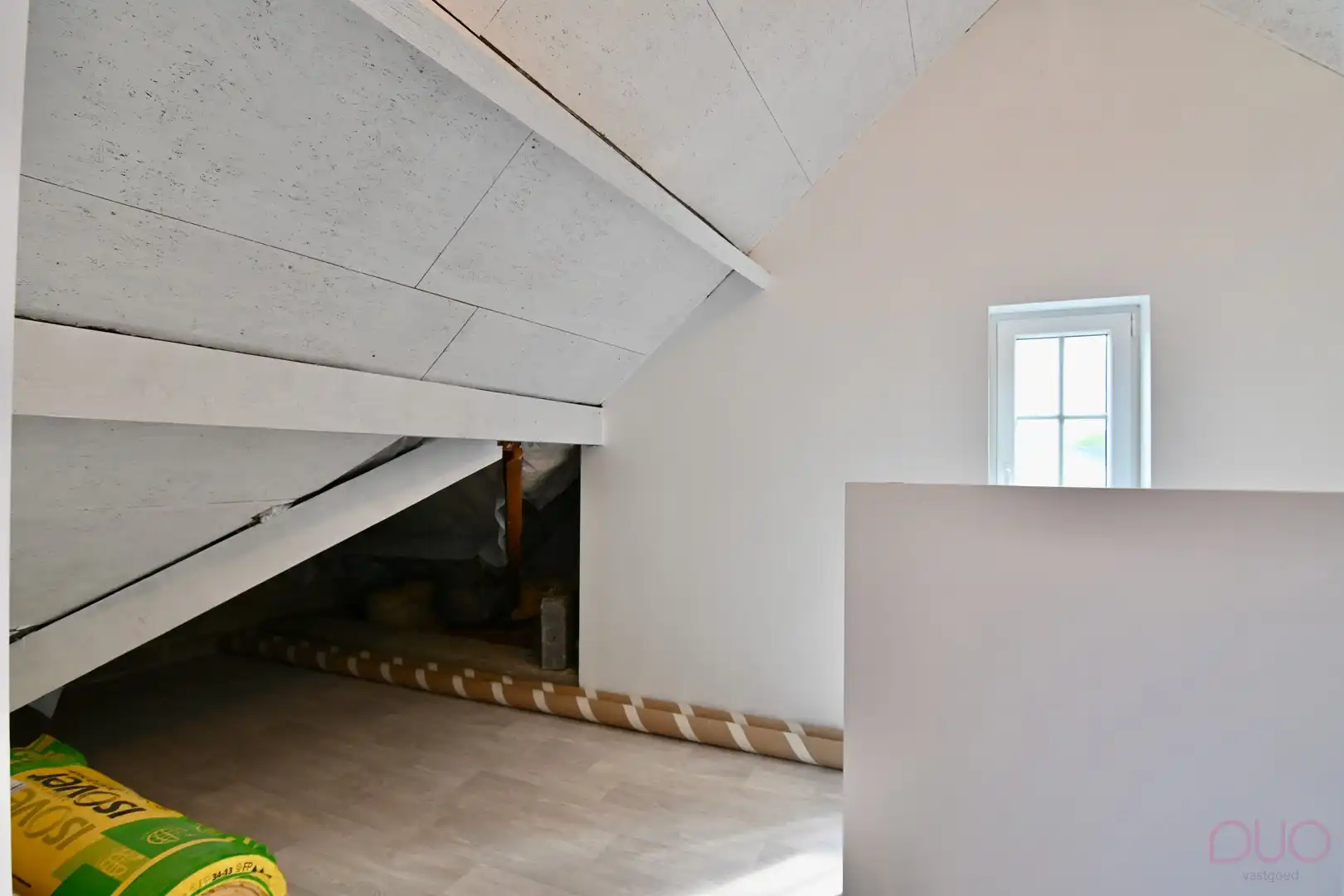 Rustig gelegen gezinswoning met vier slaapkamers en dubbele garage foto 21