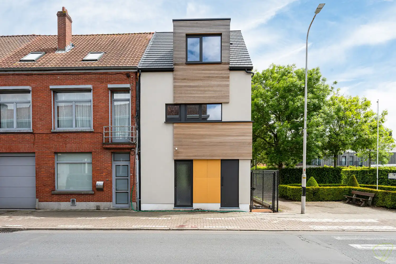 Moderne nieuwbouwwoning met tuin en zonnig terras in groene omgeving foto 17